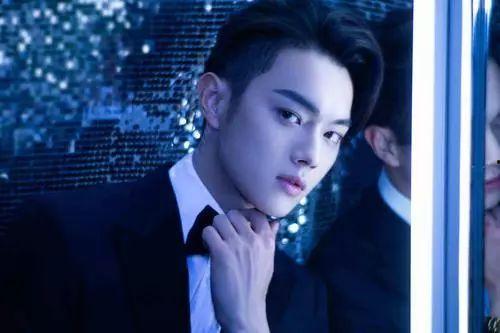 扒爷最新爆料许凯白鹿,许凯白鹿幕后情缘，甜蜜互动引热议